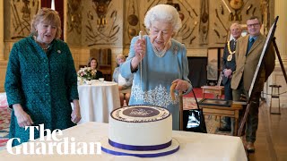 &#39;I don&#39;t matter&#39;: Queen jokes about her platinum jubilee cake being upside down