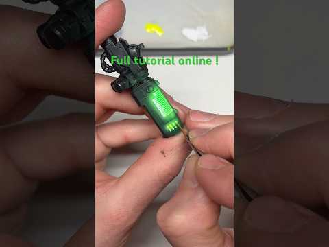 Airbrushing plasma gun with @greenstuffworld new fluo inks ! #paintingwarhammer #airbrush #wh40k