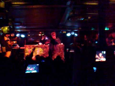 Elzhi performing The World Is Yours off Elmatic