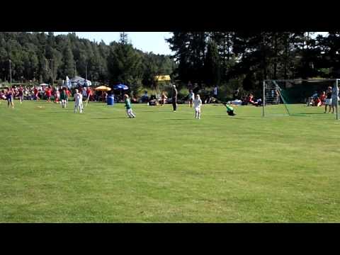 Kauppari 99 FC (TuNL) pelasi 4-4 EIF -juokkuetta vastaan, mikä riitti Kaupparille sarjamestaruuteen