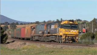 preview picture of video 'PN freight train at Ararat.  Sat 15/08/09'