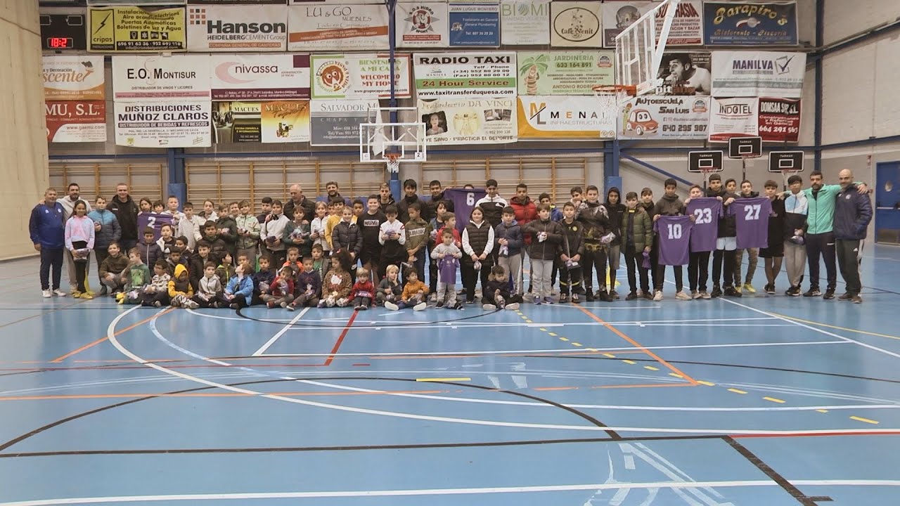 Entrega de material a la Escuela de Fútbol