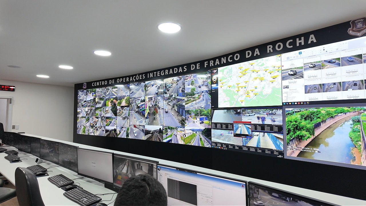 With over a thousand cameras, Franco da Rocha inaugurates monitoring center.