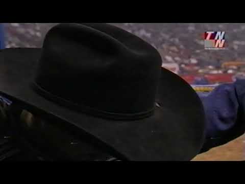 Slick Willy bucks Cody Hart - 01 PBR Finals
