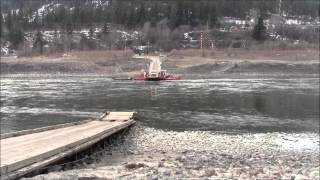 preview picture of video 'The Lytton Ferry in operation at low river level. A Reaction Ferry.'