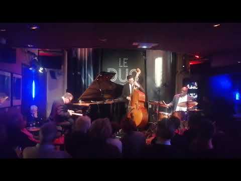 Bill Charlap Trio - Caravan (Live in Paris)