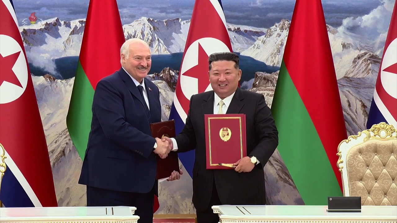 김정은동지와 벨라루씨공화국 대통령 알렉싼드르 루까쉔꼬동지사이에 회담 진행 Talks Held between Kim Jong Un and Aleksandr Lukashenko