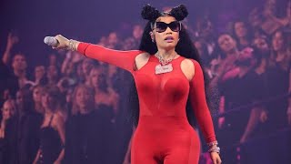 Nicki Minaj - Itty Bitty Piggy (Official Performance)