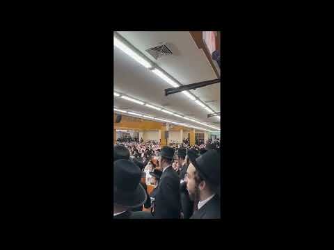 Satmar Rebbe R' Zalman Leib Attends Hachnosas Sefer Torah In School - Zos Chanukah 5783