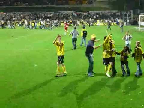 VVV Venlo 24-4-2009 Samir El Gaaouiri with the championshiptrophy