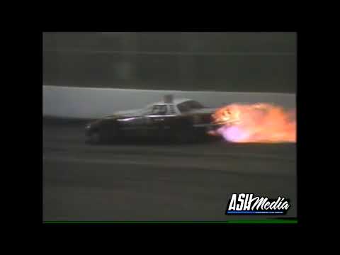 Super Sedans: Pyne and Pyne Crash  - Newcastle Motordrome