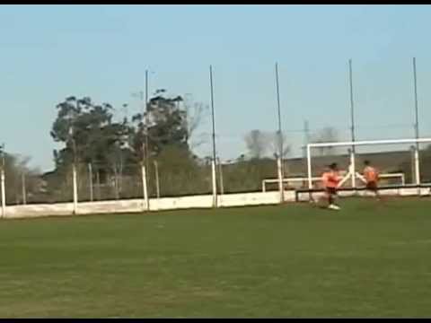 Sergio La Rocca gol a Juventud Unida de Batan