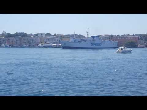 Naiade in ormeggio a Procida