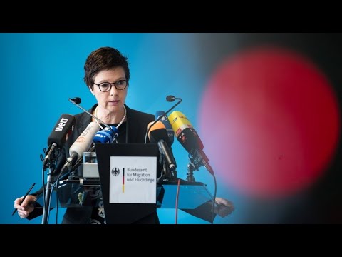 Bamf President promises comprehensive clarification