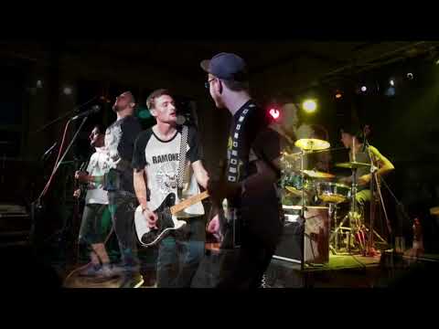 Strhlej Závit - Strhlej Závit - Punk-Rocková noc Jarošov 2017 (live)