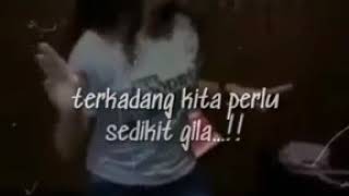 Download lagu Story wa 'cewek cantik joget Santuy' mp3