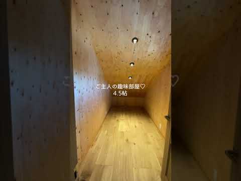 terrasse-piscine-jardin-exotique-maison-design-paysage-imprenable