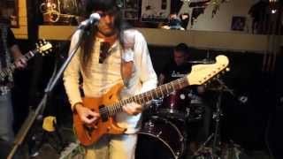 Ama - Estoy muy bien (Extremoduro Cover)