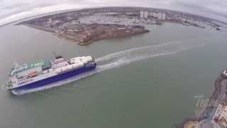 preview picture of video 'The Round Tower, Old Portsmouth view from quadcopter'