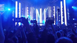 Martin Garrix - Poison(AMF 2015 Intro Edit) [Live MTV EMA Awards - Piazza Duomo,Milano]