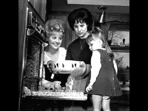 Ruby Wright - Up The Path And In My Door