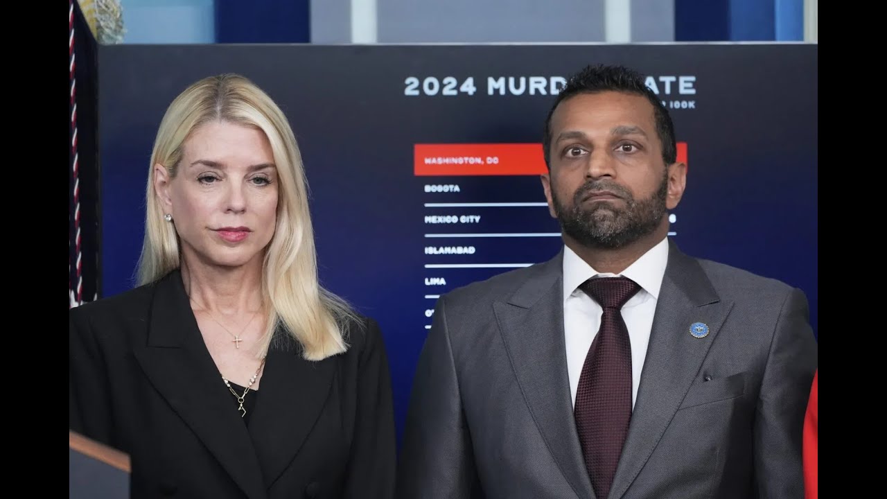 EN VIVO: Pam Bondi y Kash Patel ofrecen conferencia de prensa sobre un importante asunto policial
