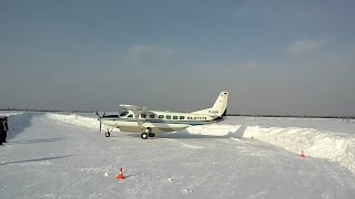 preview picture of video 'Зимняя посадка в аэропорту Усть-Илимска'