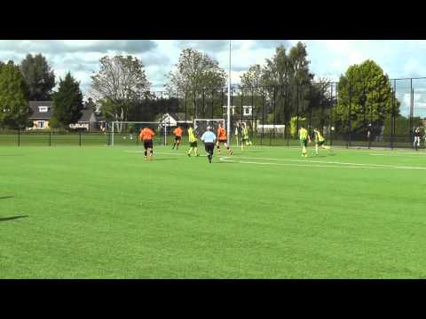 26 sept 2015 VV De Meern A2 - Brederodes A1 com 2-4 Sander heeft iets moois in gedachten