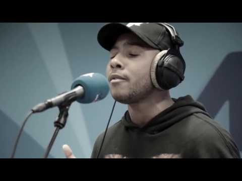 MNM: James Watss - Girl (Live bij UrbaNice)