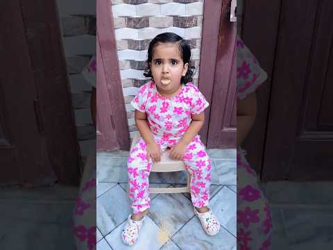 Anaya Ko Ye Kya Khila Diya Papa Ne 😳