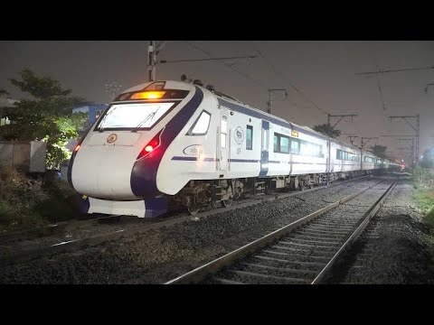 12462-JU SBIB VANDE BHARAT EXPRESS ENTERING JODHPUR NEAR RING ROAD ⚡ । RAILFAN DR ।