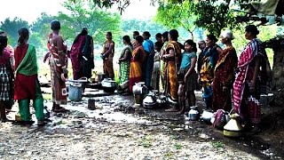 preview picture of video '1 Hand Pump / 2000 Residents : Water Scarcity'