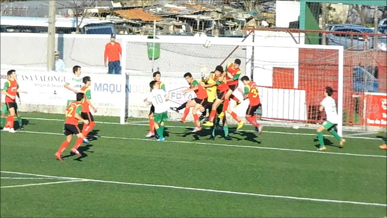 Lance do golo do Fanzeres completamente irregular