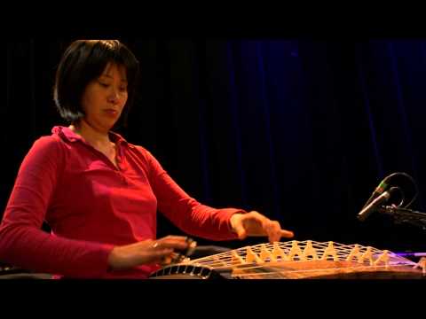 MIEKO MIYAZAKI Joueuse de koto dans le trio "drum'n koto"
