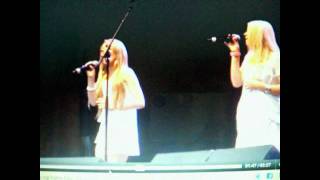 Malin og Celine - Ikke slå