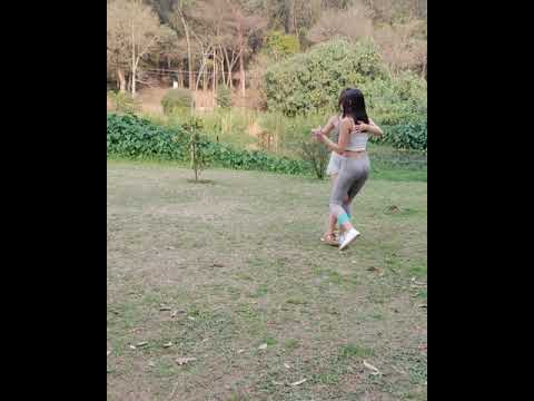 Dançando no parque - Mara Figueiredo e Nati Militão