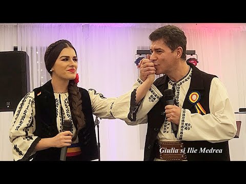 Giulia și Ilie Medrea împreună cu Ansamblul National Valahia la Montreal