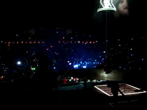 Screaming Singapore Audience at Lee Hom Wang concert