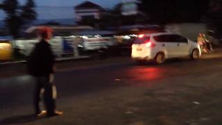 preview picture of video 'Antar Papa Kerja Nyupir Bus Putra Bangsa Di Kutowinangun, Kebumen'