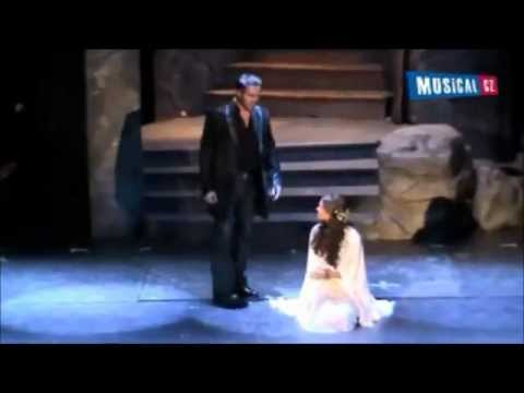 Hamlet-Do klášterních zdí