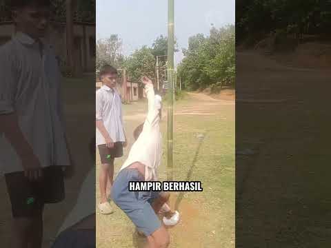 Kanapa Anak Anak Ini Mempar Bambu?