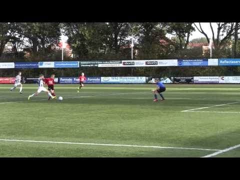 Niek scoort de 1-0 (assist van Kas) tegen Woerden D1