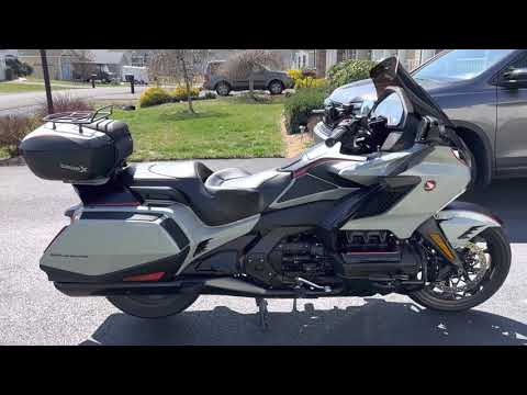 2021 Goldwing, Shad, Rack, Valve covers with pinstripes.