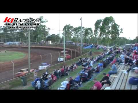 Modified Production - Heat 8 - Maryborough Speedway - 31.12.11