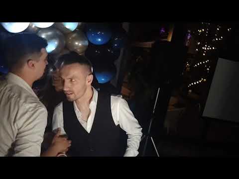 ACA SOFRONIJEVIC POKAZAO DEVOJKU NA PROMOCIJI, PAO I POLJUBAC