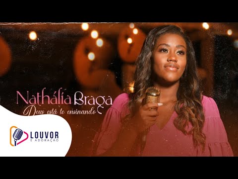 Nathália Braga | Deus Está Te Ensinando [Clipe Ao Vivo]
