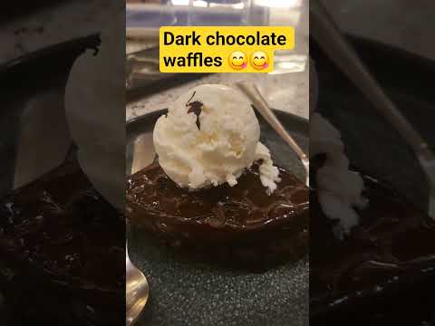 #chocolatewaffle #darkchocolate #tasty #chocolatelovers #waffletime #vennilaicecream😋😋