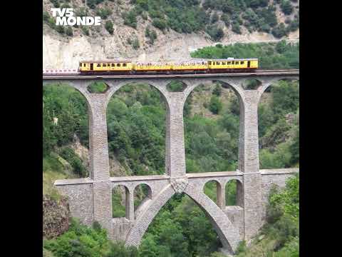Pyrénées : le Train Jaune, un centenaire qui flirte avec sommets