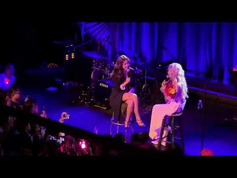 190316 Tiffany & Sooyoung Sing ITNW with fans #LipsOnLipsLA