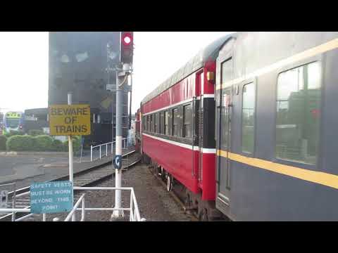 P15 & T395 Diesel Train leaving Southern Cross - 01/12/2018
